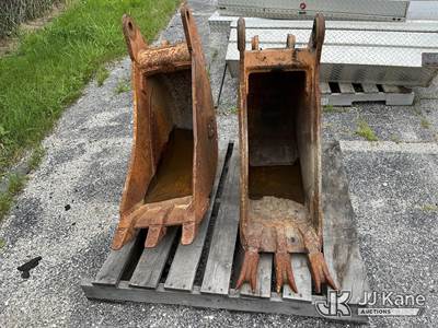 (2)Digging Buckets(Attachments fit Case 580 super m