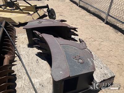 Paladin Quickly Hitch 030 Scoops for 13-17 ft Backhoes, 1.75 in T-Pin (Qty 2)