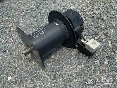 Altec Digger Derrick Hydraulic Worm Drive Winch P/N 970067431 (Used )