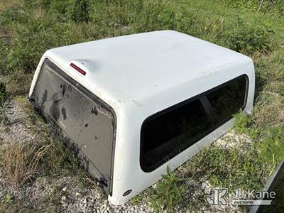 Used 6 ft Ranch Truck Bed Topper, Crack in Fiberglass Rear Pillar
