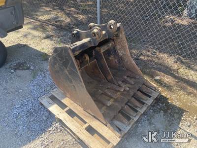 Used 3 Digging Buckets