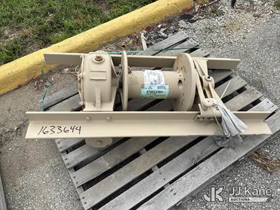 Hydraulic Winch (Condition Unknown)