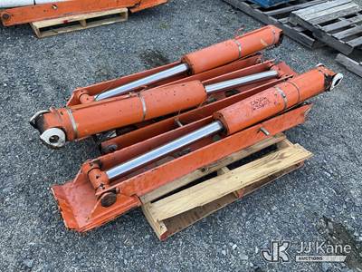 Pallet Of (3) Hydraulic Outriggers