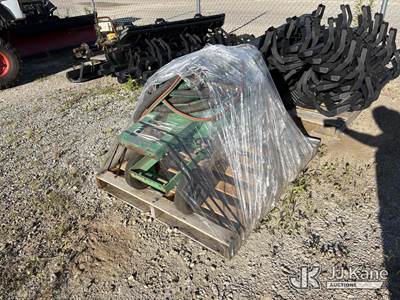 Dustless Blasting Sand Blaster with Pallet of Sand Bags (Condition Unknown)