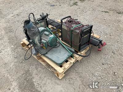 Hypertherm POWERMAX600 Plasma Cutting System with Grizzly 1 HP DUST/FUME Collector