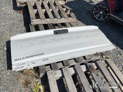 Chevrolet Silverado Tailgate with Backup Camera