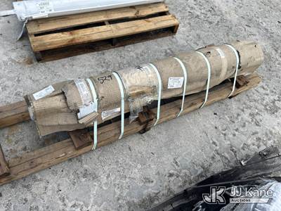 (1) AM855 Lower Boom Lift Cylinder (Used