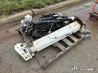Blue Ox Tow Bars & Lift Moore Hoist (Conditions Unknown) NOTE: This unit is being sold AS IS/WHERE IS via Timed Auction and is located in Kansas City