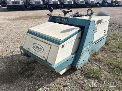 Tennant 255 Floor Scrubber, Reads 1,541 Engine Hours (Not Running)