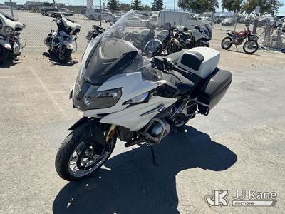 2015 BMW R1200RT Motorized Pallet Jack