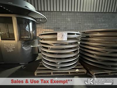 17 Mitylite Round Tables