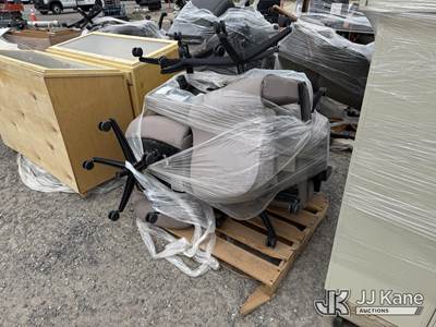 4 Pallets: Office Chairs