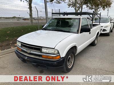2003 Chevrolet S10 Pickup Extended-Cab Pickup Truck
