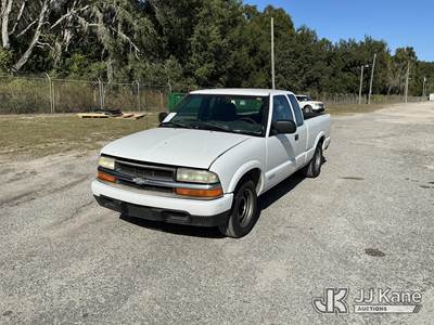 2003 Chevrolet S10 Pickup Extended-Cab Pickup Truck