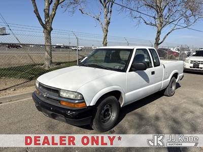2003 Chevrolet S10 Pickup Extended-Cab Pickup Truck