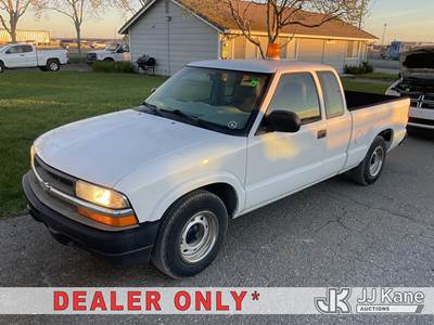 2003 Chevrolet S10 Pickup Extended-Cab Pickup Truck