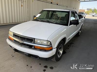 2002 Chevrolet S10 Pickup Access-Cab Pickup Truck