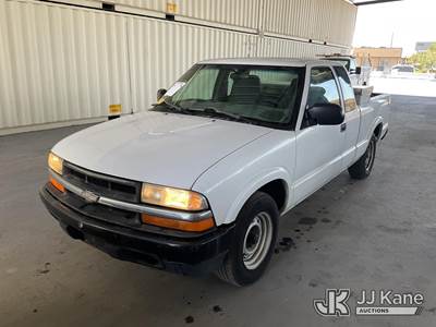 2002 Chevrolet S10 Pickup Extended-Cab Pickup Truck