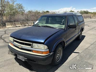 2002 Chevrolet S10 Extended-Cab Pickup Truck