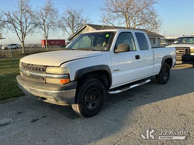 2001 Chevrolet Silverado 1500 LS Extended-Cab Pickup Truck