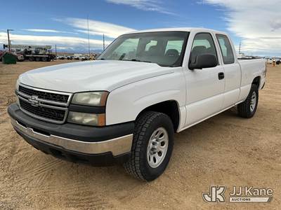 2006 Chevrolet Silverado 1500 4x4 Extended-Cab Pickup Truck