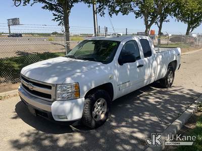 2007 Chevrolet Silverado 1500 Extended-Cab Pickup Truck