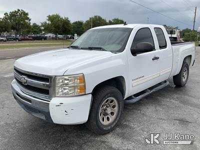2011 Chevrolet Silverado 1500 Extended-Cab Pickup Truck