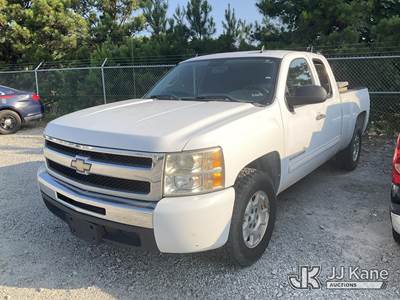2010 Chevrolet Silverado 1500 Extended-Cab Pickup Truck