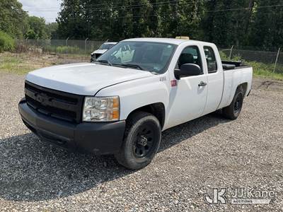 rear mounted on 2008 Chevrolet Silverado 1500 4x4 Extended-Cab Pickup Truck