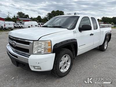 2011 Chevrolet Silverado 1500 4x4 Extended-Cab Pickup Truck