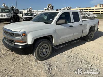 2017 Chevrolet Silverado 1500 Extended-Cab Pickup Truck