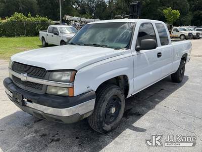 2004 Chevrolet Silverado 1500 4x4 Extended-Cab Pickup Truck