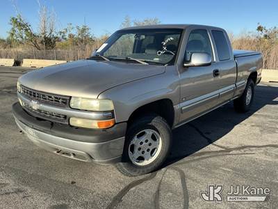 2002 Chevrolet Silverado 1500 4x4 Extended-Cab Pickup Truck
