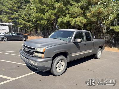 2006 Chevrolet Silverado 1500 4x4 Extended-Cab Pickup Truck