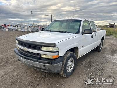 2002 Chevrolet Silverado 1500 4x4 Extended-Cab Pickup Truck