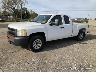 2011 Chevrolet Silverado 1500 Extended-Cab Pickup Truck