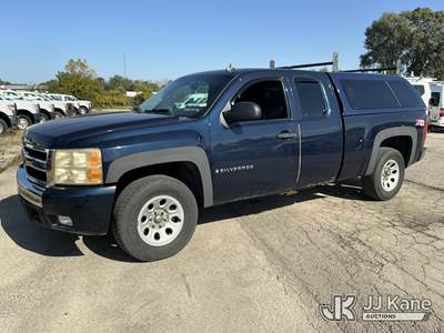 2007 Chevrolet Silverado 1500 4x4 Extended-Cab Pickup Truck