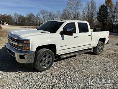 2015 Chevrolet Silverado 2500HD 4x4 Crew-Cab Pickup Truck