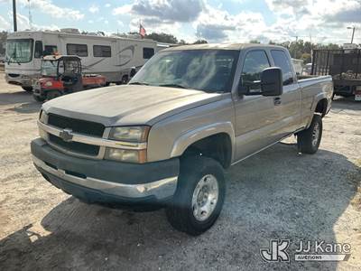 2003 Chevrolet Silverado 2500HD Extended-Cab Pickup Truck