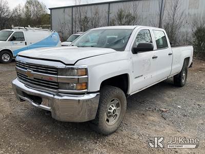 2015 Chevrolet Silverado 2500HD 4x4 Crew-Cab Pickup Truck