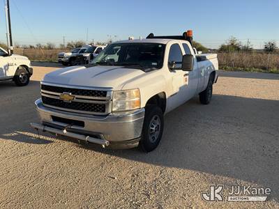 2013 Chevrolet Silverado 2500HD Extended-Cab Pickup Truck