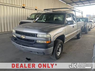2001 Chevrolet Silverado 2500HD Extended-Cab Pickup Truck