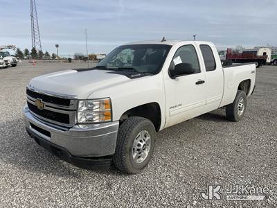 2013 Chevrolet Silverado 2500HD 4x4 Extended-Cab Pickup Truck