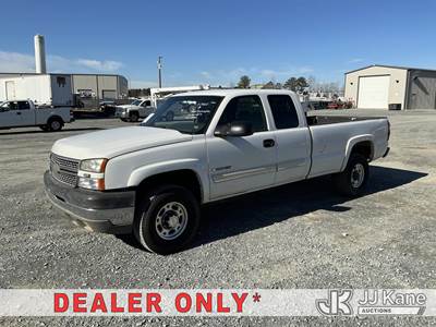 2005 Chevrolet Silverado 2500HD Extended-Cab Pickup Truck