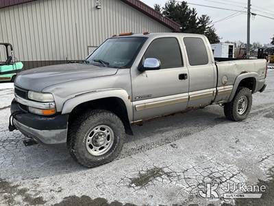 2001 Chevrolet Silverado 2500HD 4x4 Extended-Cab Pickup Truck