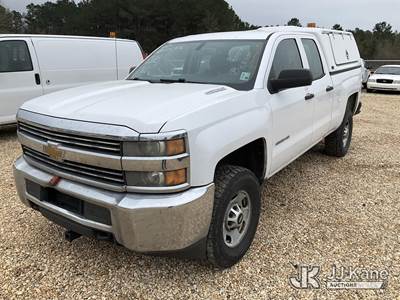 2015 Chevrolet Silverado 2500HD 4x4 Extended-Cab Pickup Truck