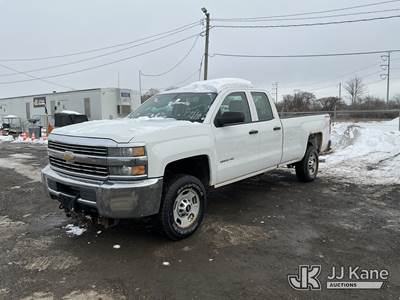 2015 Chevrolet Silverado 2500HD 4x4 Extended-Cab Pickup Truck