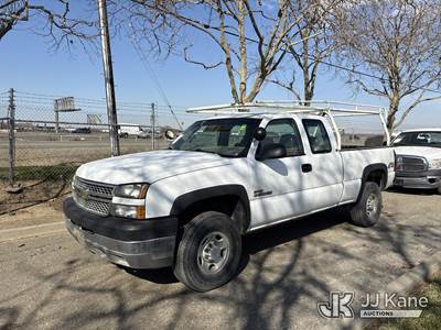 2005 Chevrolet Silverado 2500HD Extended-Cab Pickup Truck