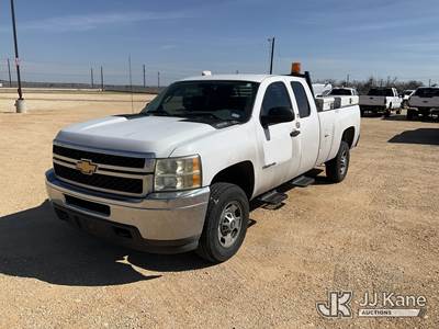 2013 Chevrolet Silverado 2500HD Extended-Cab Pickup Truck