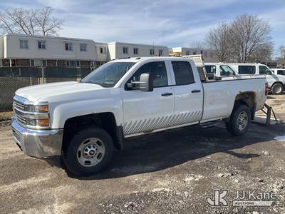 2015 Chevrolet Silverado 2500HD 4x4 Double-Cab Pickup Truck